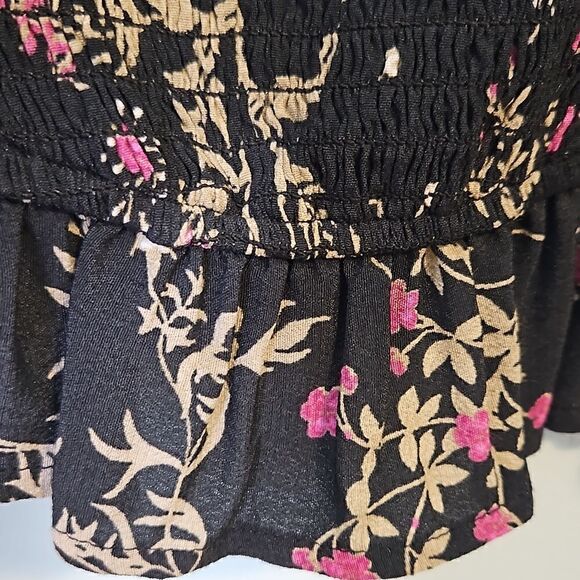 Love Stitch, black printed long sleeved cropped top. Size M. - Picture 7 of 7